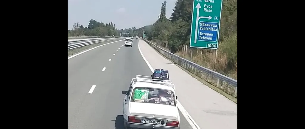 O Dacia 1300, încărcată până la refuz cu bagaje, a fost surprinsă pe drumul de întoarcere din Grecia: „Mare grijă, mașinile de epocă sunt căutate, poți rămâne fără ea, așa că parchează numai în locuri păzite”