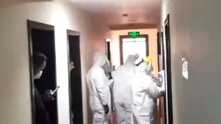 DOSARE PENALE pentru românii băgați în carantină. Au distrus hoteluri, au dat petreceri și s-au luat la ceartă cu oficialii