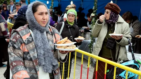 Peste 65.000 de sarmale, oferite pelerinilor după slujba de la Catedrala Mitropolitană din Iași