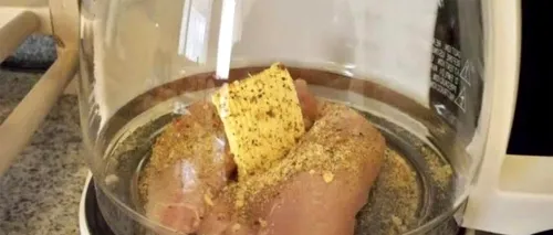 Culmea zgârceniei! Acest turist a gătit un piept de pui întreg în cafetiera din camera hotelului