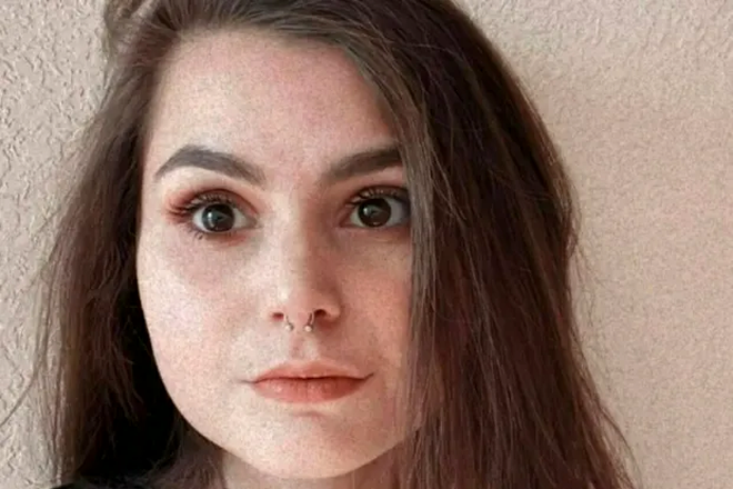 O tânără, în vârstă de doar 20 de ani, a murit după ce a luat cina cu iubitul ei într-un restaurant așa-zis „vegan” / Sursa foto: The Sun