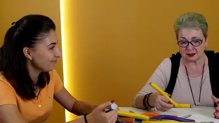 O româncă a creat tacâmuri flexibile, gândite special pentru persoanele care suferaÌ† de artritaÌ† - VIDEO