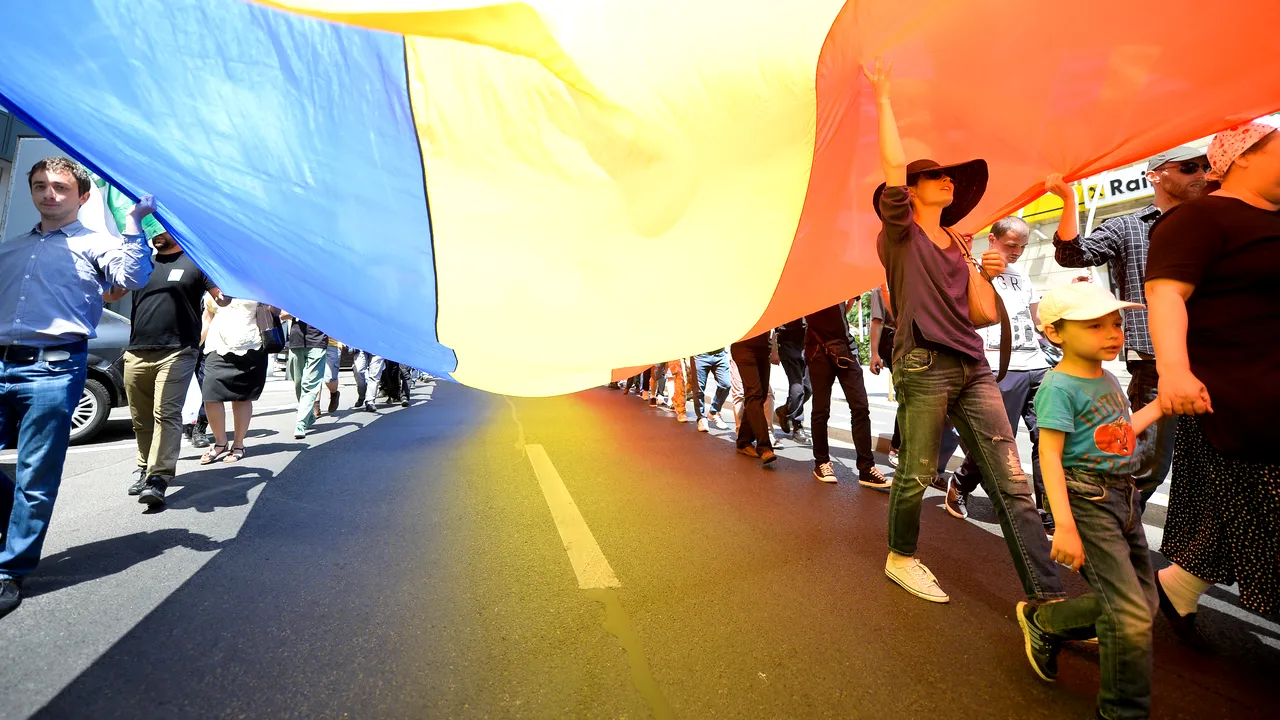 Deputații-juriști, de acord ca în Constituție să scrie că familia e formată din bărbat și femeie