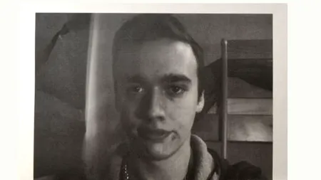 Un adolescent s-a apucat să înjunghie femei pe stradă