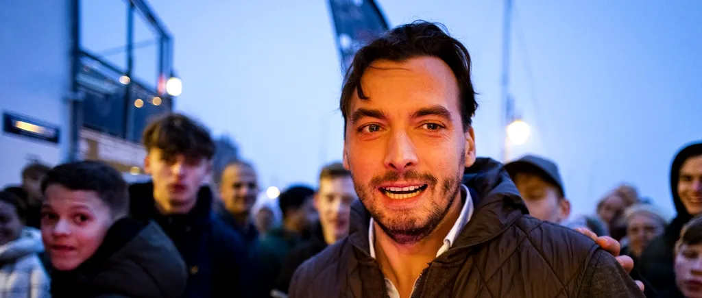 VIDEO | Liderul unui partid de extremă dreapta din Olanda a fost lovit cu o sticlă în cap în timpul unui eveniment