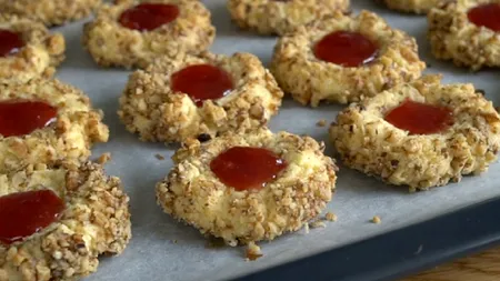 Gospodinele de pe Facebook care vând cozonaci și prăjituri, luate în vizor de ANAF