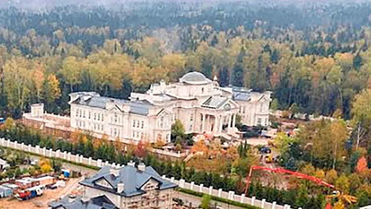 VIDEO. Navalnîi, dezvăluiri despre ”super-palatul lui Vladimir Putin”: Biserică, cazinou, ceainărie, podgorii în domeniul luxos de pe țărmul Mării Negre