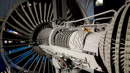 GALERIE FOTO. Rolls-Royce a realizat un motor din piese Lego
