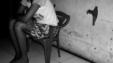 O femeie a fost eliberată după 40 de ani de sclavie! „I-au dat mâncare când îi era foame, dar toate celelalte drepturi i-au fost luate”