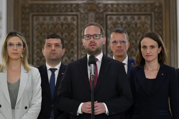 USR a ajuns să se bată pentru pensiile speciale