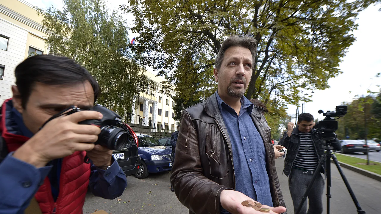 Ambasada Rusiei a primit de la un român: 19,19 lei, 4,41 euro, 0,31 USD, 200 de yeni și 200 woni. Ce a făcut cu banii