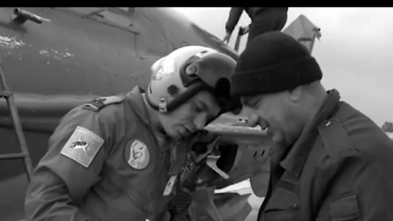 OMAGIU emoționant adus pilotului decedat în tragedia de la Fetești. Dacă s-ar fi catapultat, avionul MiG 21 LancerR își continua drumul spre public și ar fi fost JALE