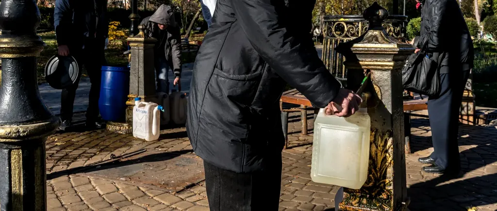 Putin amenință din nou! Oamenii din Kiev stau la coadă ca să ia apă de la cișmelele publice după bombardamentele de luni