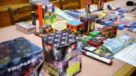 Jandarmii bucureșteni au confiscat 1.200 de cutii de petarde de la doi tineri