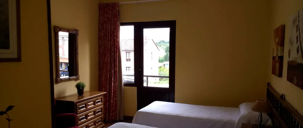 Clipe de ȘOC trăite de o turistă care s-a cazat la un hotel din Poiana Brașov. „Pete de sânge pe așternut, groaznic!”