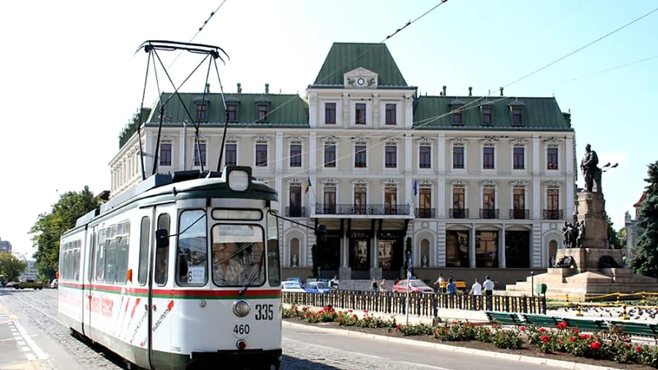 Propunere ciudată la Iași: pensionarii să nu mai circule cu autobuzele și tramvaiele dimineața și seara. Ce spune Primăria