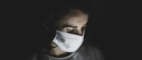 REVOLTA unui medic REZIDENT din București: „Ne-aţi închis în case să ne protejaţi și să nu vedem mizeria în adevărata ei splendoare” / Tânăra are simptome de COVID-19, dar i s-a refuzat testarea