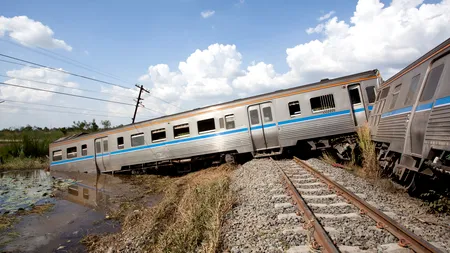 TRAGEDIE: Peste 70 de persoane au fost rănite în urma deraiării unui tren în Rusia