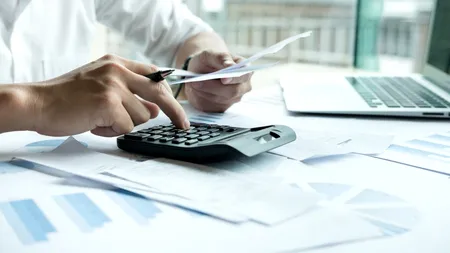 Mai multe taxe, impozite și accize cresc de la 1 august. Care sunt românii vizați de modificările fiscale aprobate de Guvern