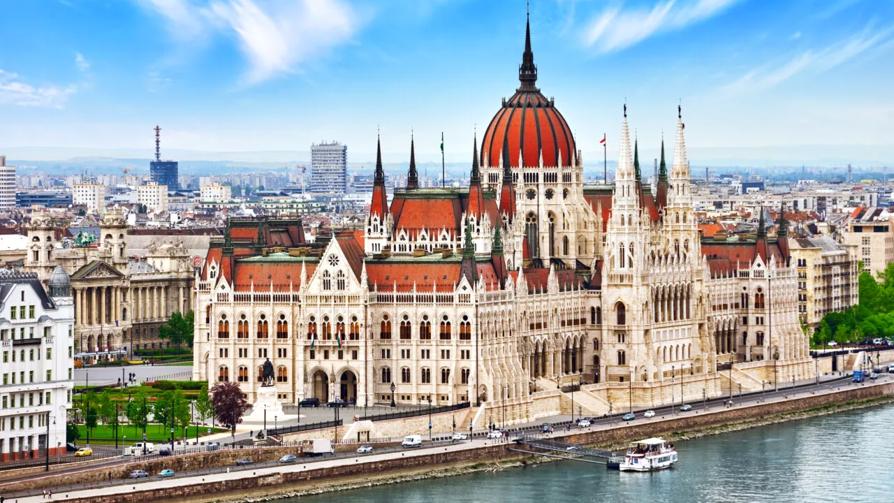 Comisia Europeană propune tăierea masivă a fondurilor UE pentru Ungaria din cauza încălcării principiilor statului de drept. Declarațiile oficialilor de la Bruxelles