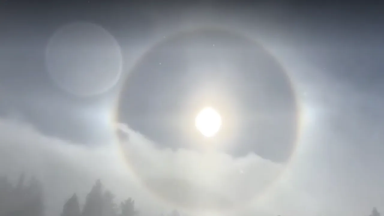 Fenomenul optic de pe Vârful Postăvaru care i-a lăsat uimiți pe turiști: „Mă uitam și nu înțelegeam ce se întâmplă”