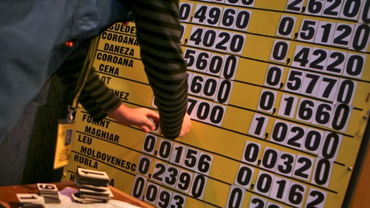 CURSUL a închis săptămâna aproape de 4,5150 LEI/EURO