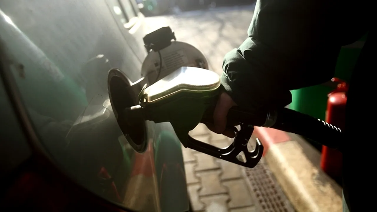 Ponta: Menținem acciza de 7 cenți la carburant; Băsescu putea să nu semneze acordul FMI, dar a semnat