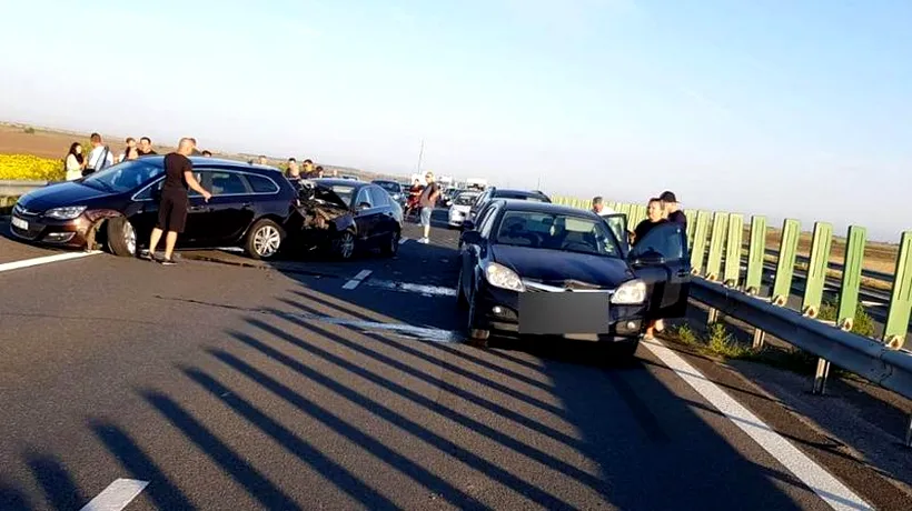 Dacă este weekend, este carambol pe drumul spre mare! Cinci mașini s-au lovit pe Autostrada Soarelui