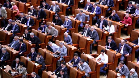 Parlamentul, aproape gol la citirea moțiunii de cenzură. Doar 128 de parlamentari sunt în sală