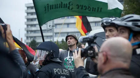 Angela Merkel ACUZĂ grupurile de extremă-dreapta că încearcă să provoace TENSIUNI etnice