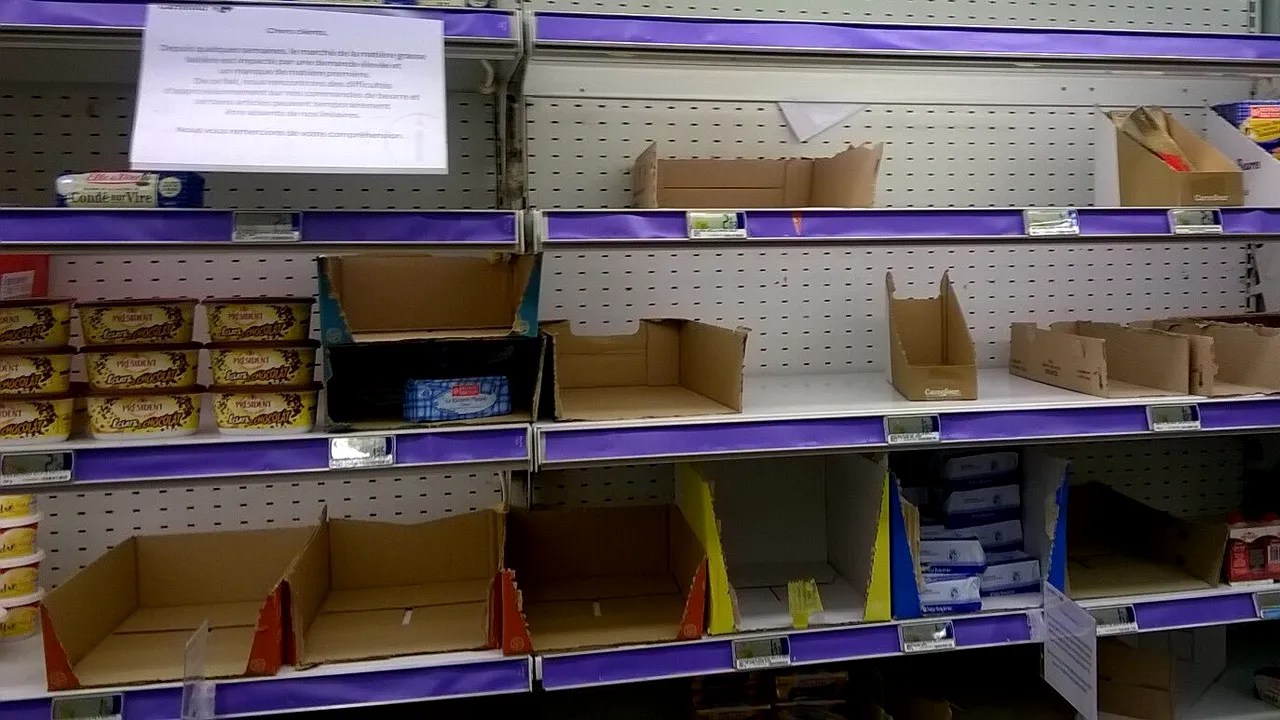 Criză fără precedent: Franța rămâne fără unt. Prețurile în Europa au explodat