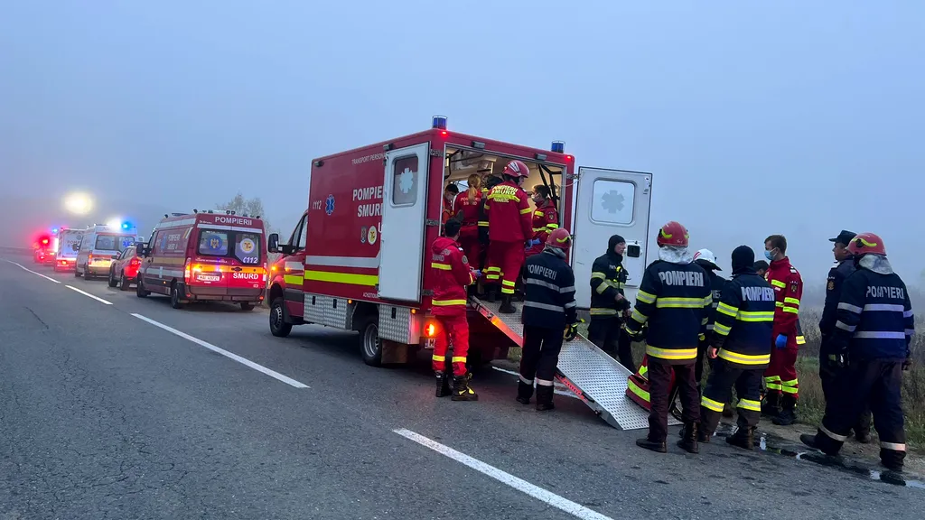 Un microbuz cu șapte persoane s-a răsturnat în Sibiu. Șoferul autoturismul consumase alcool