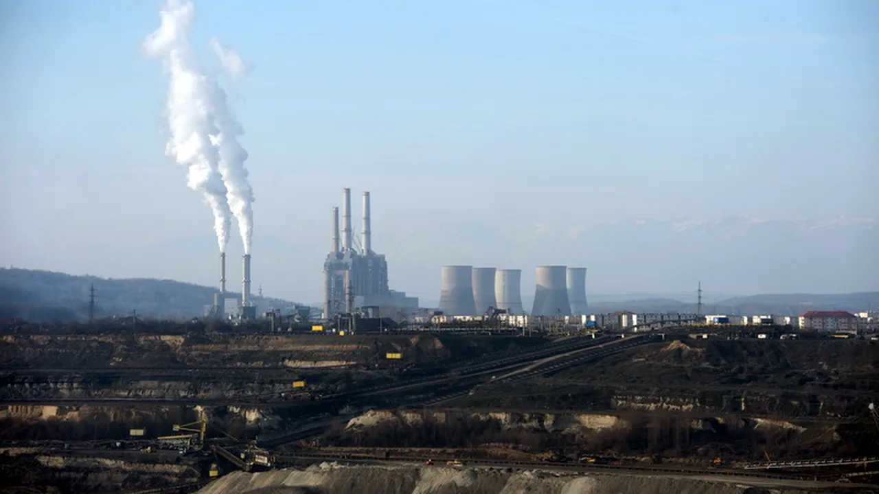 Un hoț de cabluri a fost electrocutat mortal în timp ce se afla în misiune în Complexul Energetic Oltenia. În plus, s-a ales și cu DOSAR PENAL