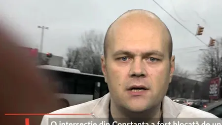 A blocat traficul, după ce a plecat la magazin fără să ASIGURE AUTOBUZUL. Isprava de 4.000 de lei a unui șofer