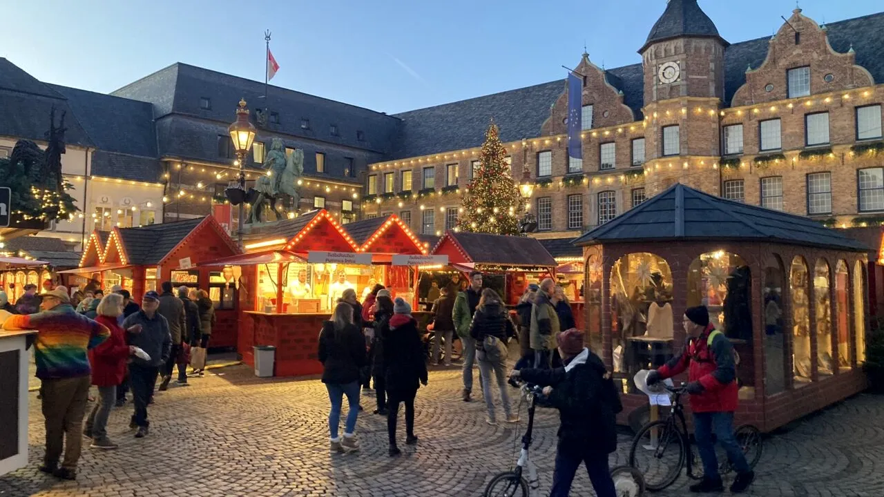 Alertă teroristă în Dusseldorf. Târgul de Crăciun, ținta unui atac similar celui de la Berlin, din 2016