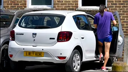 FOTO | Emma Raducanu conduce o Dacia Sandero, deși poate să își cumpere orice bolid de lux își dorește