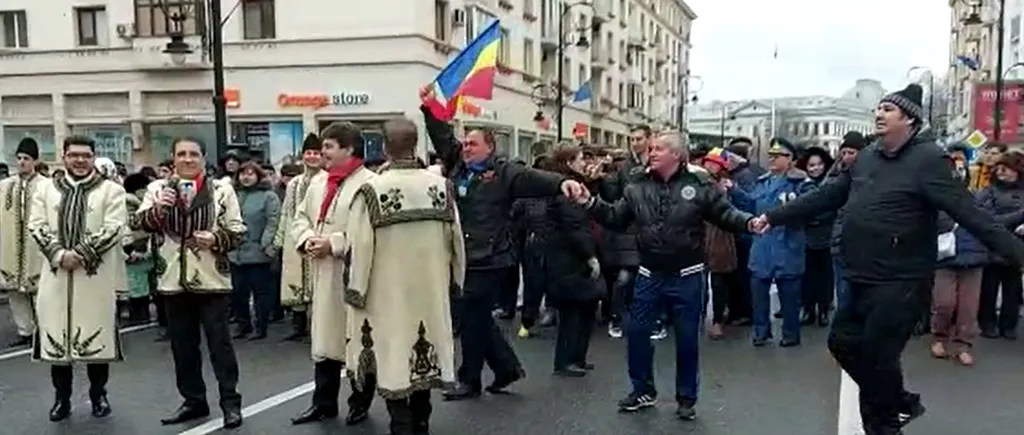 Unirea principatelor sărbătorită la Craiova cu lăutari. Craiovenii au încins hora în centrul orașului