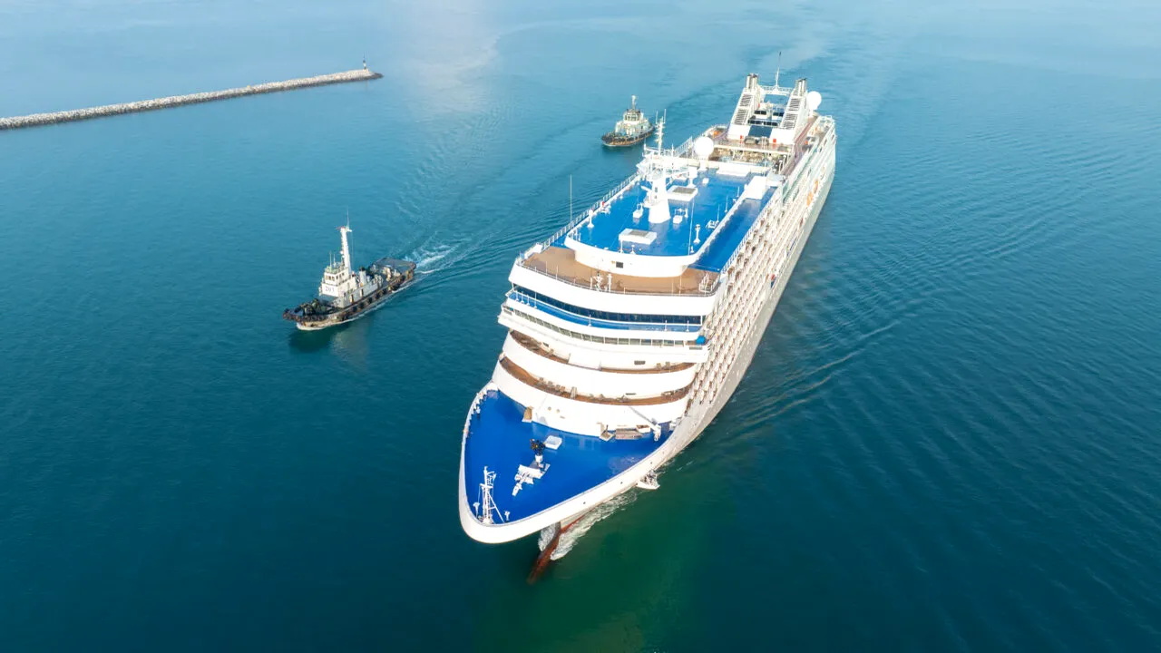 O bunică de 77 de ani și-a vândut casa pentru a trăi pe mare 15 ani. „Este o afacere bună”