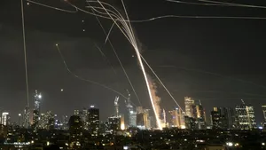 Israelul AMENINȚĂ Iranul cu un nou atac, din cauza depășirii „liniilor roșii” /Armata americană a ajutat la interceptarea rachetelor iraniene