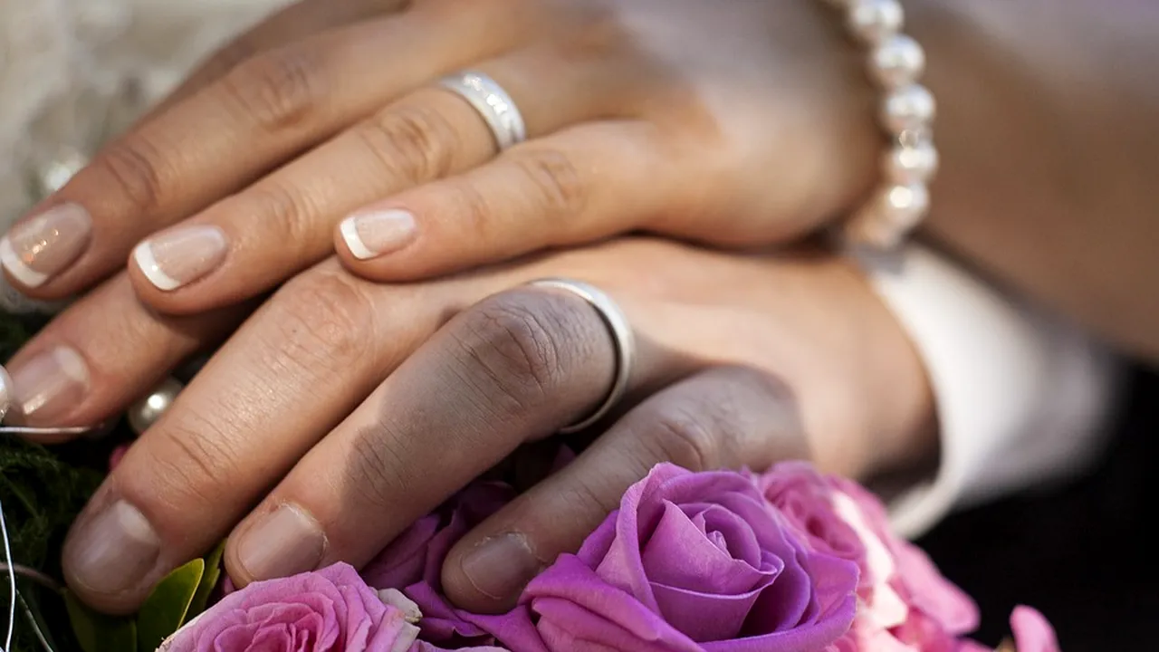 Tinerii care se căsătoresc ar putea primi un stimulent de la Primăria Capitalei