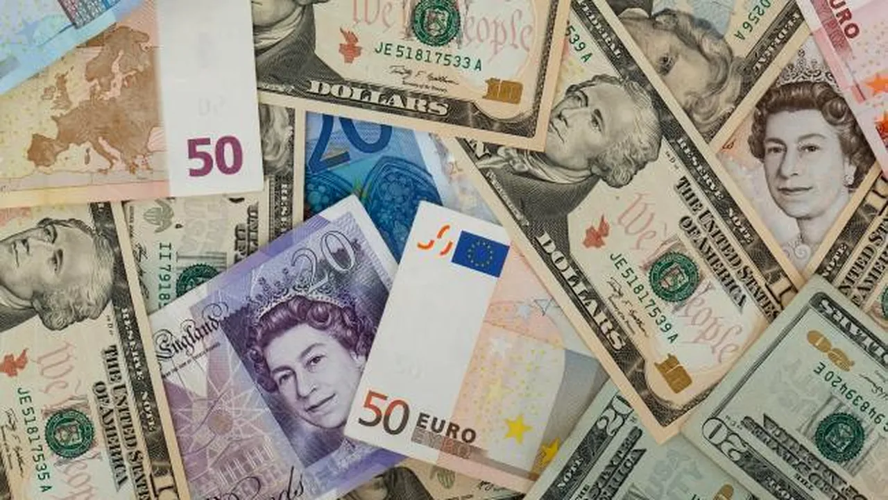 Moneda care a ajuns la minimul ultimilor 31 de ani. De ce se tem investitorii