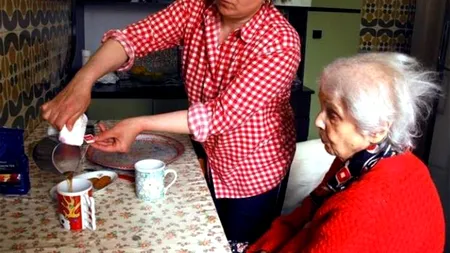 Ce a pățit o PENSIONARĂ din Italia după ce a angajat o badantă româncă. Fiica bătrânei a prins-o pe îngrijitoare în timp ce...