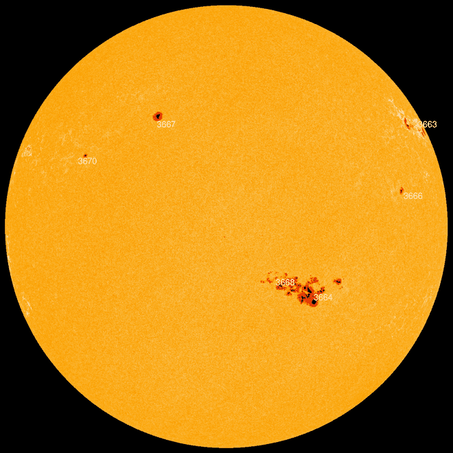 Pata solară AR3664 este de tip „Carrington” și îi îngrijorează pe astronomi. Dar este puțin probabil să producă o catastrofă ca în anul 1859. Sursa Foto- Spaceweather SDO/HMI 