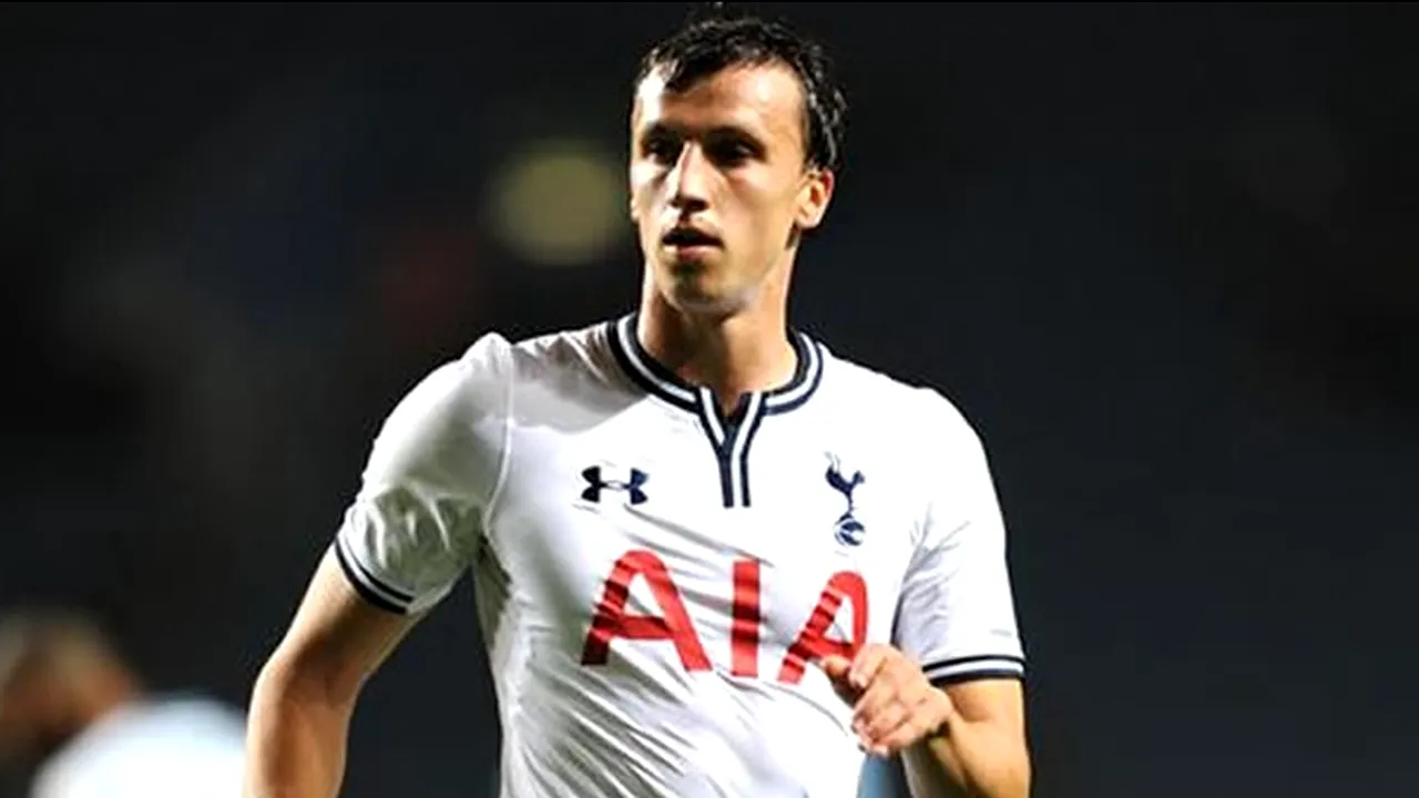 Vlad Chiricheș și mai mulți coechipieri au oferit cadouri într-un spital din Londra