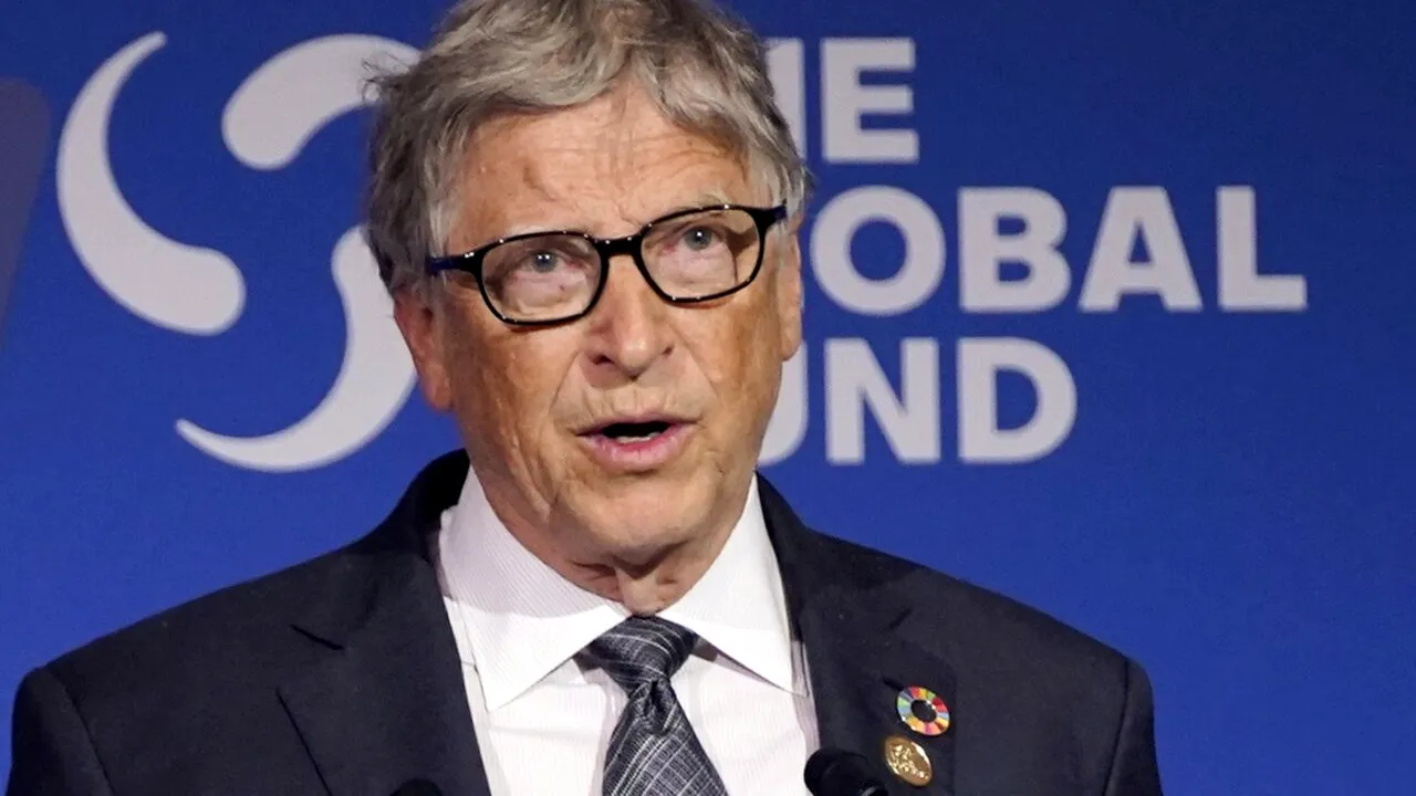 Bill Gates avertizează asupra pericolului AI. ”Guvernele sunt cu mult în urmă în această privință”