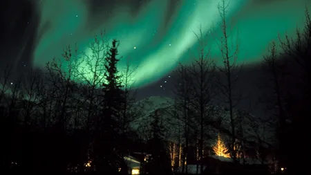 Noi furtuni solare vor face vizibilă AURORA BOREALĂ și la latitudini mai joase / Cu puțin noroc, pot fi văzute și din Europa