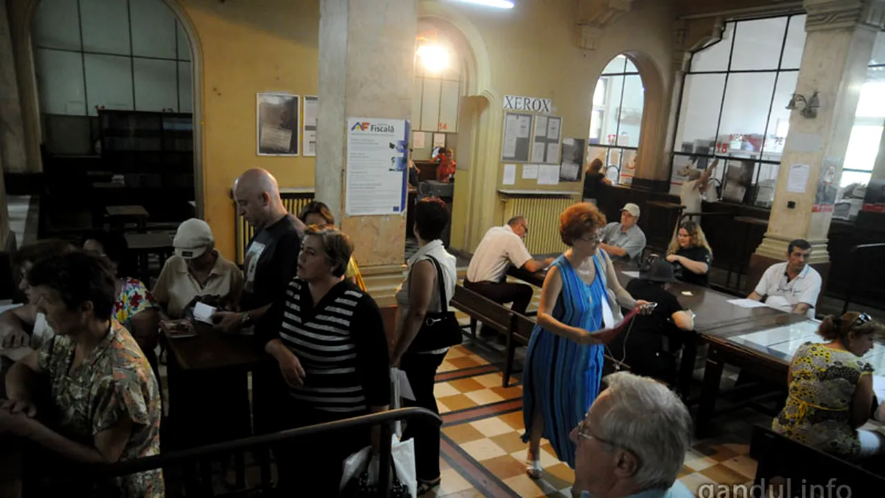 Angajații din cinci administrații fiscale din Arad au reluat protestele. Ghișeele pentru public, închise