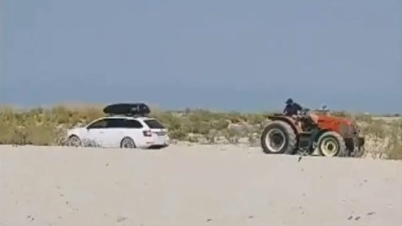 Ce a pățit un turist român, care a intrat cu mașina pe o plajă din Grecia. „Nu uitați că nu mai sunteți la Mamaia” (VIDEO)