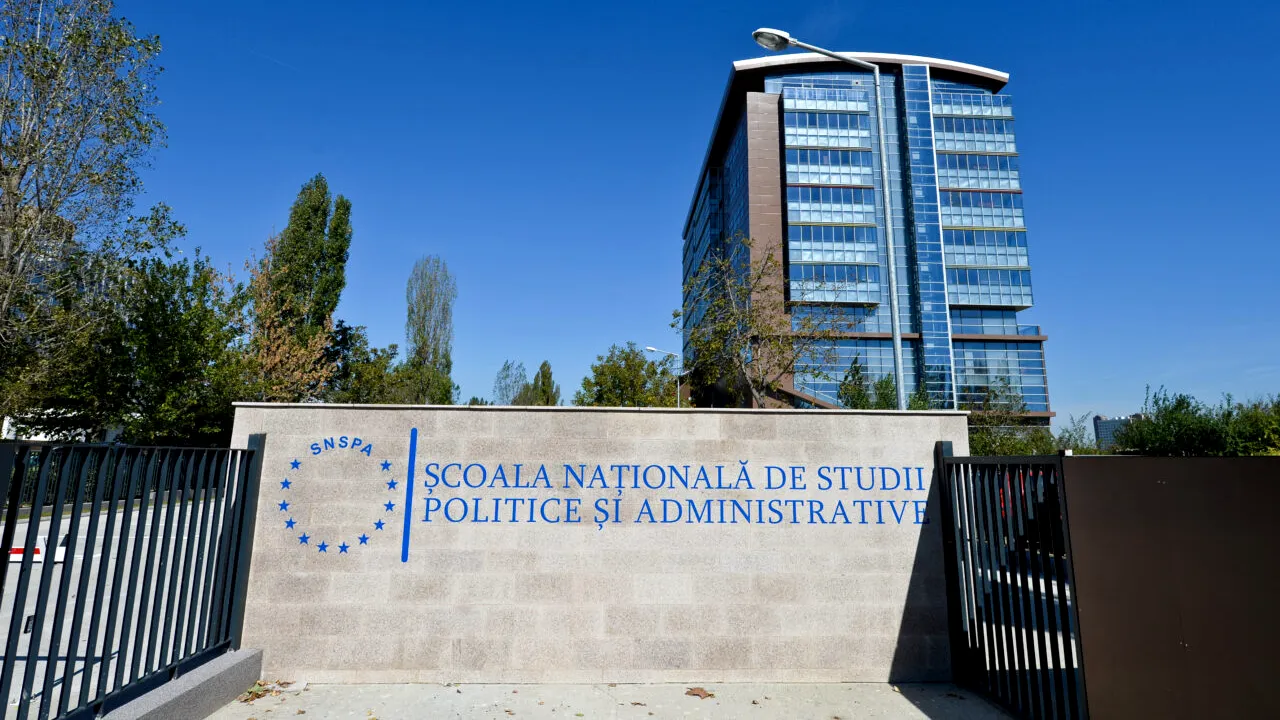 Examenul de admitere la Facultatea de Ştiinţe Politice a SNSPA a fost AMÂNAT din cauza lucrărilor la șinele de tramvai