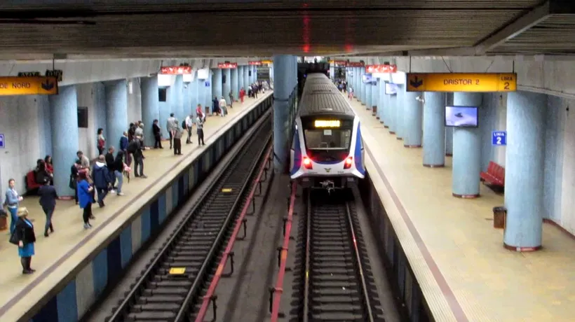 O femeie care ar fi încercat să împingă doi călători în fața metroului, în Capitală, a fost internată la „Obregia”
